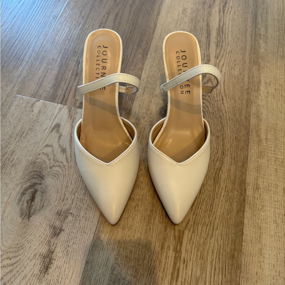 Journee Collection Women's Cream Heels